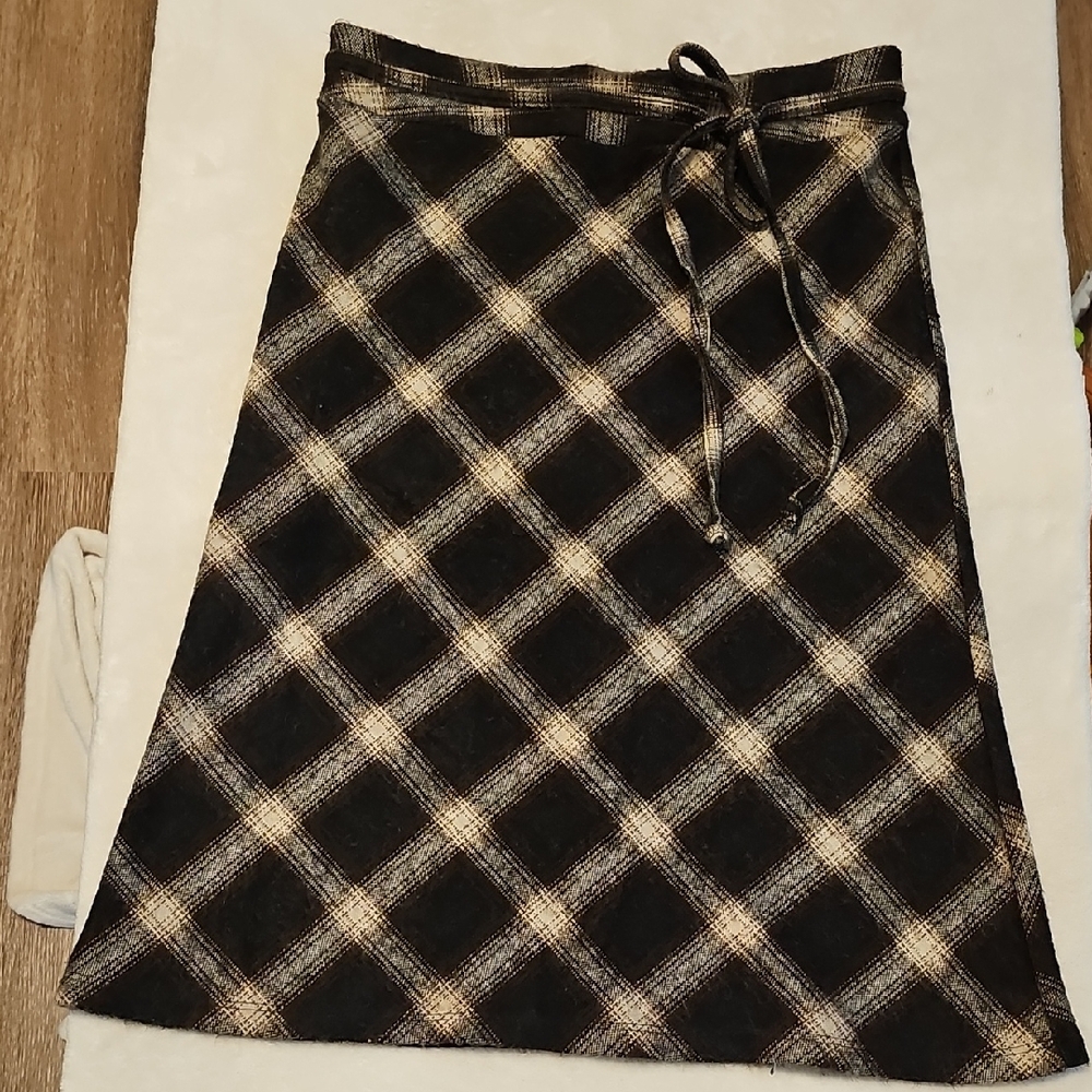 Plaid A-Line Skirt - Black and Cream